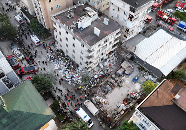 Partial collapse occurs in 7-story building in Istanbul s Maltepe district ISTANBUL, TURKIYE - OCTOBER 8: An aerial view shows search and rescue operations underway after the lower floors of a seven-story building partially collapse in the Maltepe district of Istanbul, Turkiye, on October 8, 2026. Murat Sengul Anadolu Istanbul Turkey. Editorial use only. Please get in touch for any other usage.  Copyright: x2026xAnadoluxMuratxSengulx