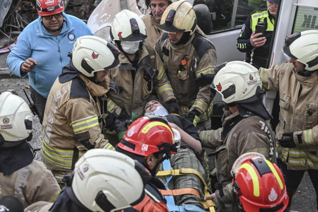 Partial collapse occurs in 7-story building in Istanbul s Maltepe district ISTANBUL, TURKIYE - OCTOBER 8: Search and rescue teams evacuate an injured person on a stretcher before the injured person is taken to a hospital by ambulance after the lower floors of a seven-story building partially collapse in the Maltepe district of Istanbul, Turkiye, on October 8, 2026. Murat Sengul Anadolu Istanbul Turkey. Editorial use only. Please get in touch for any other usage.  Copyright: x2026xAnadoluxMuratxSengulx