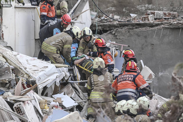 Partial collapse occurs in 7-story building in Istanbul s Maltepe district ISTANBUL, TURKIYE - OCTOBER 8: Search and rescue teams evacuate an injured person on a stretcher before the injured person is taken to a hospital by ambulance after the lower floors of a seven-story building partially collapse in the Maltepe district of Istanbul, Turkiye, on October 8, 2026. Murat Sengul Anadolu Istanbul Turkey. Editorial use only. Please get in touch for any other usage.  Copyright: x2026xAnadoluxMuratxSengulx