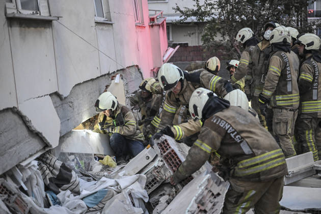Partial collapse occurs in 7-story building in Istanbul s Maltepe district ISTANBUL, TURKIYE - OCTOBER 8: Search and rescue personnel, including firefighters, AFAD, UMKE, and police teams, operate at the site of a partial building collapse in the Cevizli neighborhood of Maltepe district, Istanbul, Turkiye on October 8, 2026. Trapped residents on the unaffected upper floors were evacuated while emergency teams initiated search and rescue efforts beneath the collapsed lower levels. Murat Sengul Anadolu Istanbul Turkey. Editorial use only. Please get in touch for any other usage.  Copyright: x2026xAnadoluxMuratxSengulx