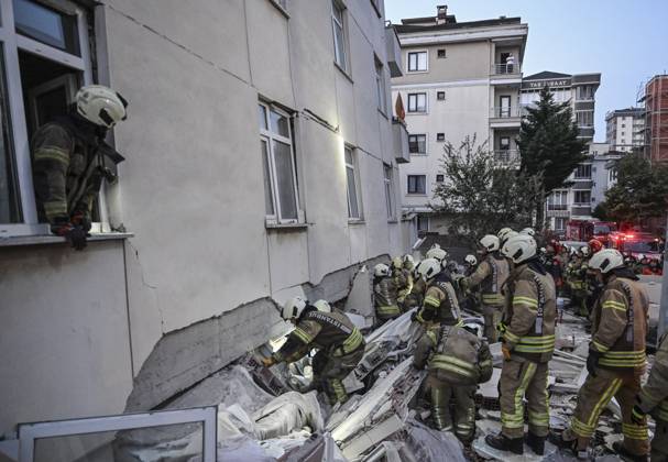 Partial collapse occurs in 7-story building in Istanbul s Maltepe district ISTANBUL, TURKIYE - OCTOBER 8: Search and rescue personnel, including firefighters, AFAD, UMKE, and police teams, operate at the site of a partial building collapse in the Cevizli neighborhood of Maltepe district, Istanbul, Turkiye on October 8, 2026. Trapped residents on the unaffected upper floors were evacuated while emergency teams initiated search and rescue efforts beneath the collapsed lower levels. Murat Sengul Anadolu Istanbul Turkey. Editorial use only. Please get in touch for any other usage.  Copyright: x2026xAnadoluxMuratxSengulx