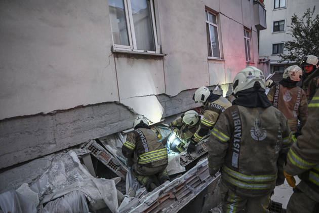 Partial collapse occurs in 7-story building in Istanbul s Maltepe district ISTANBUL, TURKIYE - OCTOBER 8: Search and rescue personnel, including firefighters, AFAD, UMKE, and police teams, operate at the site of a partial building collapse in the Cevizli neighborhood of Maltepe district, Istanbul, Turkiye on October 8, 2026. Trapped residents on the unaffected upper floors were evacuated while emergency teams initiated search and rescue efforts beneath the collapsed lower levels. Murat Sengul Anadolu Istanbul Turkey. Editorial use only. Please get in touch for any other usage.  Copyright: x2026xAnadoluxMuratxSengulx
