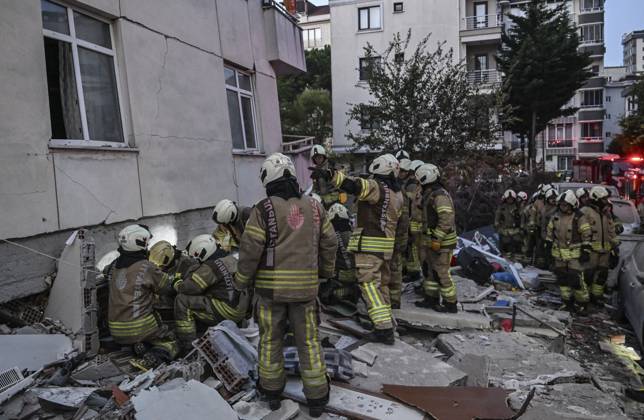 Partial collapse occurs in 7-story building in Istanbul s Maltepe district ISTANBUL, TURKIYE - OCTOBER 8: Search and rescue personnel, including firefighters, AFAD, UMKE, and police teams, operate at the site of a partial building collapse in the Cevizli neighborhood of Maltepe district, Istanbul, Turkiye on October 8, 2026. Trapped residents on the unaffected upper floors were evacuated while emergency teams initiated search and rescue efforts beneath the collapsed lower levels. Murat Sengul Anadolu Istanbul Turkey. Editorial use only. Please get in touch for any other usage.  Copyright: x2026xAnadoluxMuratxSengulx