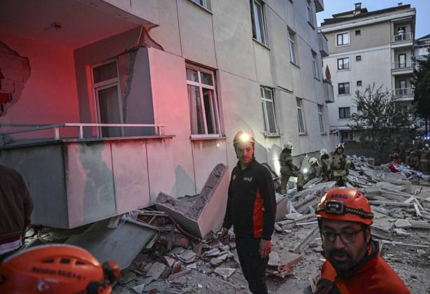 Partial collapse occurs in 7-story building in Istanbul s Maltepe district ISTANBUL, TURKIYE - OCTOBER 8: Search and rescue personnel, including firefighters, AFAD, UMKE, and police teams, operate at the site of a partial building collapse in the Cevizli neighborhood of Maltepe district, Istanbul, Turkiye on October 8, 2026. Trapped residents on the unaffected upper floors were evacuated while emergency teams initiated search and rescue efforts beneath the collapsed lower levels. Murat Sengul Anadolu Istanbul Turkey. Editorial use only. Please get in touch for any other usage.  Copyright: x2026xAnadoluxMuratxSengulx