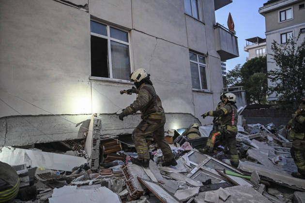 Partial collapse occurs in 7-story building in Istanbul s Maltepe district ISTANBUL, TURKIYE - OCTOBER 8: Search and rescue personnel, including firefighters, AFAD, UMKE, and police teams, operate at the site of a partial building collapse in the Cevizli neighborhood of Maltepe district, Istanbul, Turkiye on October 8, 2026. Trapped residents on the unaffected upper floors were evacuated while emergency teams initiated search and rescue efforts beneath the collapsed lower levels. Murat Sengul Anadolu Istanbul Turkey. Editorial use only. Please get in touch for any other usage.  Copyright: x2026xAnadoluxMuratxSengulx