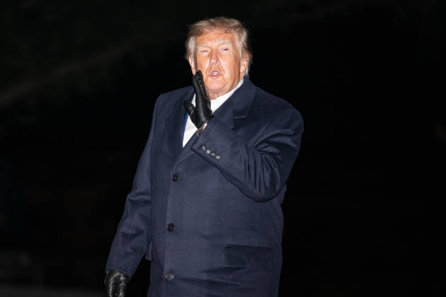 October 8, 2026, Washington, District Of Columbia, United States: President DONALD TRUMP walks across the South Lawn of the White House after arriving aboard Marine One following a trip to San Antonio, Texas, where he attended a campaign rally ahead of the November midterm elections. Washington United States  - ZUMAk206 20261008_znp_k206_017 Copyright: xMattxKaminskyx