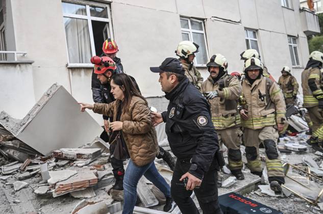 Partial collapse occurs in 7-story building in Istanbul s Maltepe district ISTANBUL, TURKIYE - OCTOBER 8: Search and rescue teams continue efforts to locate and rescue people trapped under the rubble as an injured person is taken to a hospital by ambulance after the lower floors of a seven-story building partially collapse in the Maltepe district of Istanbul, Turkiye, on October 8, 2026. Murat Sengul Anadolu Istanbul Turkey. Editorial use only. Please get in touch for any other usage.  Copyright: x2026xAnadoluxMuratxSengulx