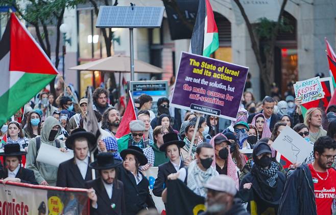 Pro-Palestinians rally outside City Hall NEW YORK, UNITED STATES - OCTOBER 07: Pro-Palestinian Americans rally outside City Hall and march to Union Square in New York, United States, on October 7, 2026, marking the anniversary of the October 7 attacks on Gaza. Selcuk Acar Anadolu New York United States. Editorial use only. Please get in touch for any other usage.  Copyright: x2026xAnadoluxSelcukxAcarx