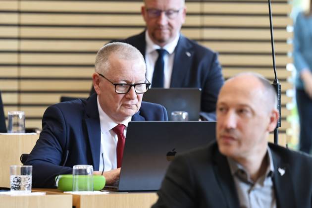 Sonderplenum Thueringer Landtag 07.10.2026, Erfurt, Thueringer Landtag, 55. Plenarsitzung, Sonderplenum, Verhandlungsgegenstand ist die Aufloesung des 8. Thueringer Landtags gemaess Artikel 50 Abs. 2 Satz 1 Nr. 1 der Verfassung des Freistaats Thueringen Antrag der AfD im Bild: Dr.Jens Dietrich (AfD)