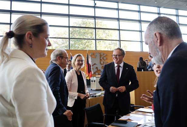 Sonderplenum Thueringer Landtag 07.10.2026, Erfurt, Thueringer Landtag, 55. Plenarsitzung, Sonderplenum, Verhandlungsgegenstand ist die Aufloesung des 8. Thueringer Landtags gemaess Artikel 50 Abs. 2 Satz 1 Nr. 1 der Verfassung des Freistaats Thueringen Antrag der AfD im Bild: Ministerin fuer Justiz, Migration und Verbraucherschutz: Beate Meissner (CDU) , Minister fuer Inneres und Kommunales Georg Maier (SPD), Finanzministerin Katja Wolf (Thueringen.Gerecht) und Ministerpraesident Mario Voigt (CDU)