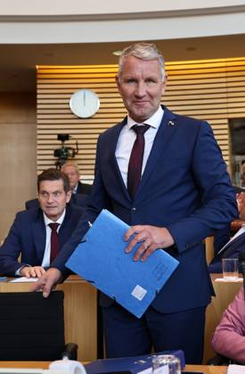 Sonderplenum Thueringer Landtag 07.10.2026, Erfurt, Thueringer Landtag, 55. Plenarsitzung, Sonderplenum, Verhandlungsgegenstand ist die Aufloesung des 8. Thueringer Landtags gemaess Artikel 50 Abs. 2 Satz 1 Nr. 1 der Verfassung des Freistaats Thueringen Antrag der AfD im Bild: Fraktionsvorsitzender Bjoern Hoecke (AfD)