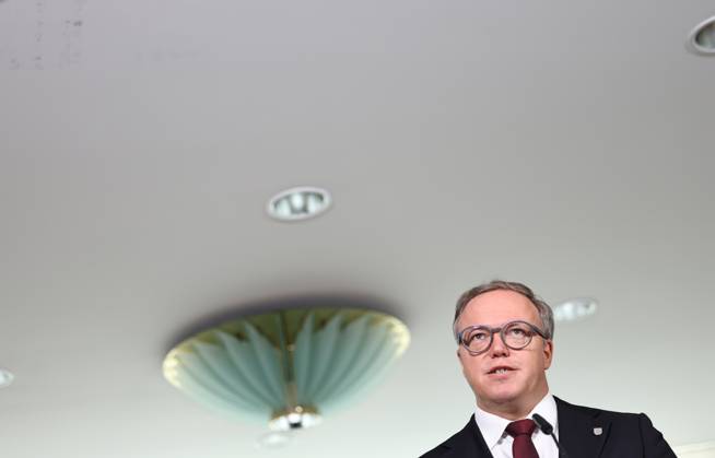 Thueringer Landtag - Statement Ministerpraesident Mario Voigt (CDU) 07.10.2026, Erfurt, Thueringer Landtag, Statement von Ministerpraesident Mario Voigt (CDU), er hat die Klage zurueckgezogen, er akzeptiert die Aberkennung seines Doktortitels
