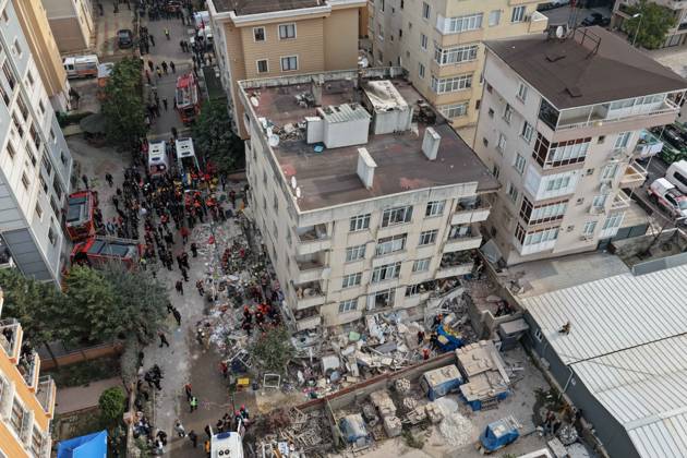 Partial collapse occurs in 7-story building in Istanbul s Maltepe district ISTANBUL, TURKIYE - OCTOBER 8: Search and rescue personnel, including firefighters, AFAD, UMKE, and police teams, operate at the site of a partial building collapse in the Cevizli neighborhood of Maltepe district, Istanbul, Turkiye on October 8, 2026. Trapped residents on the unaffected upper floors were evacuated while emergency teams initiated search and rescue efforts beneath the collapsed lower levels. Alperen Baran Metecan Anadolu Istanbul Turkey. Editorial use only. Please get in touch for any other usage.  Copyright: x2026xAnadoluxAlperenxBaranxMetecanx