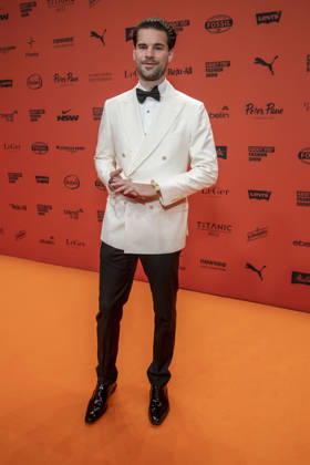 ABB ABOUTYOU- Paul Bunne zu Gast auf dem Orangenen Teppich bei der ABOUT YOU Opera Fashion Show im Admiralspalast am 07.10.2026 in Berlin Berlin Deutschland