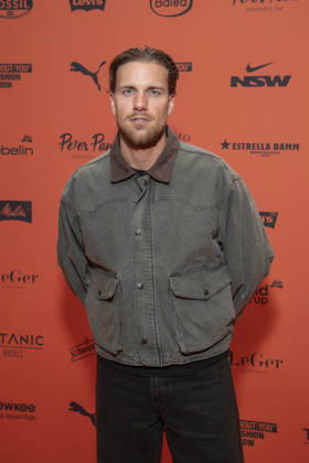 ABB ABOUTYOU- Felix Stein zu Gast auf dem Orangenen Teppich bei der ABOUT YOU Opera Fashion Show im Admiralspalast am 07.10.2026 in Berlin Berlin Deutschland