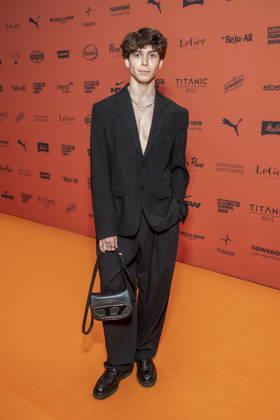 ABB ABOUTYOU- Sascha Dombrowski zu Gast auf dem Orangenen Teppich bei der ABOUT YOU Opera Fashion Show im Admiralspalast am 07.10.2026 in Berlin Berlin Deutschland