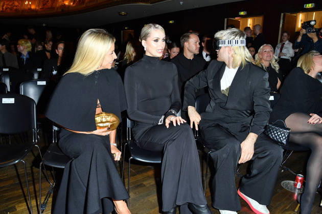 Caro Daur, Lena Gercke und Ski Aggu (bürgerlichem Namen August Jean Diederich) bei der ABOUT YOU Opera Modenschau in Berlin am 07.10.2026
