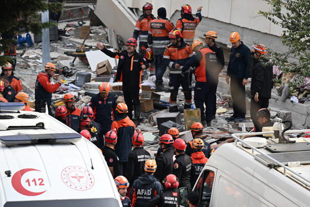 Search and rescue operations continue at partially collapsed building in Istanbul ISTANBUL, TURKIYE - OCTOBER 08: Search and rescue teams conduct operations at the site of a seven-story building that partially collapsed in the Maltepe district of Istanbul, Turkiye, on October 08, 2026. Emergency personnel and ambulances are deployed to the scene as search and rescue efforts continue. Ahmet Okatali Anadolu Istanbul Turkey. Editorial use only. Please get in touch for any other usage.  Copyright: x2026xAnadoluxAhmetxOkatalix