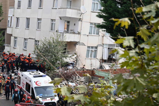 Search and rescue operations continue at partially collapsed building in Istanbul ISTANBUL, TURKIYE - OCTOBER 08: Search and rescue teams conduct operations at the site of a seven-story building that partially collapsed in the Maltepe district of Istanbul, Turkiye, on October 08, 2026. Emergency personnel and ambulances are deployed to the scene as search and rescue efforts continue. Ahmet Okatali Anadolu Istanbul Turkey. Editorial use only. Please get in touch for any other usage.  Copyright: x2026xAnadoluxAhmetxOkatalix