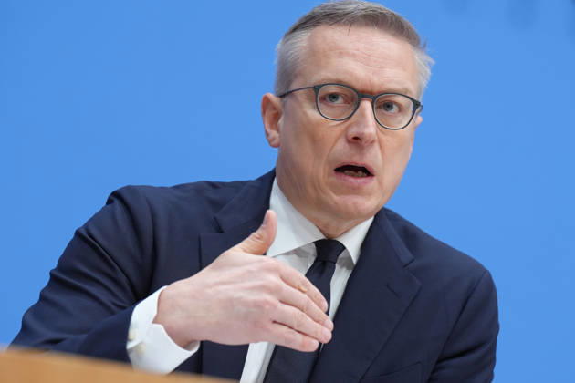 Bundespressekonferenz, Jahresbericht des Nationalen Normenkontrollrat (NKR) zum Buerokratieabbau Dr. Karsten Wildberger im Portrait mit Gestik bei der Vorstellung des Jahresbericht des Nationalen Normenkontrollrat (NKR)zum Buerokratieabbau in der Bundespressekonferenz, Berlin, 08.10.2026 Berlin Berlin Deutschland