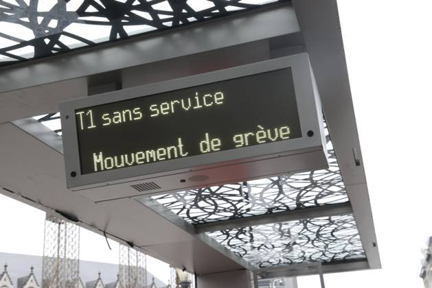 A TEC sign announces that a tram is not running during a protest against education reforms and budget cuts, on Thursday 8 October 2026 in Liege. For several days protests turned violent, mainly due to rioters who vandalize the city centre and face police. The city of Liege announced a ban of gathering of more than three minors on public space, unless with a responsible adult, to prevent the gathering of rioters who have nothing to do with the original movement.  BRUNOxFAHY 189129352