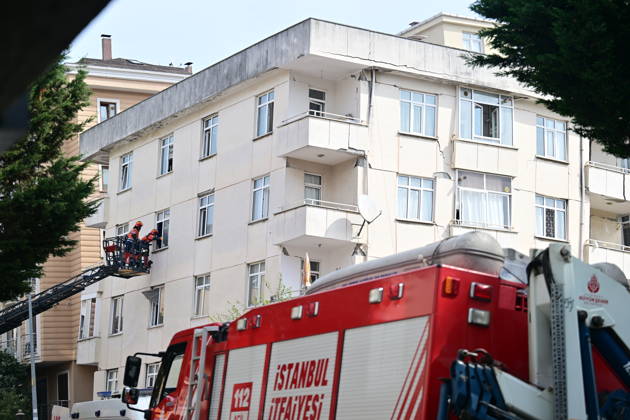 Partial collapse occurs in 7-story building in Istanbul s Maltepe district ISTANBUL, TURKIYE - OCTOBER 8: Search and rescue personnel, including firefighters, AFAD, UMKE, and police teams, operate at the site of a partial building collapse in the Cevizli neighborhood of Maltepe district, Istanbul, Turkiye on October 8, 2026. Trapped residents on the unaffected upper floors were evacuated while emergency teams initiated search and rescue efforts beneath the collapsed lower levels. Ten people were rescued alive from the rubble, while officials confirmed two fatalities as of late morning. Serhat Cagdas Anadolu Istanbul Turkey. Editorial use only. Please get in touch for any other usage. Copyright: x2026xAnadoluxSerhatxCagdasx