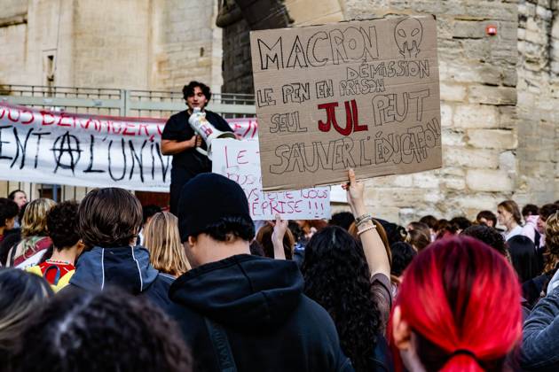 PROTEST BY HIGH SCHOOL AND COLLEGE STUDENTS IN FRONT OF THE UNIVERSITY OF AVIGNON: ACT 4 PHOTO: PQR, LE DAUPHINÉ, Christophe AGOSTINIS, Avignon, October 8, 2026 Avignon, October 8, 2026 High school students’ anger: Act 4 High school and college students gathered in front of the University of Avignon and blocked the entrance. Photo by Christophe Agostinis, Le Dauphiné Libéré. France. Fires have broken out at several schools in France as students protest by blocking access to educational institutions nationwide over school funding and learning conditions. Avignon, Vaucluse, Provence-Alpes-Côte d’Azur, France  Copyright: xPHOTOPQR LExDAUPHINE MAXPPPxChristophexAGOSTINISx 20261008JDL9387 20261008JDL9391