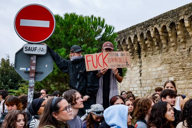 PROTEST BY HIGH SCHOOL AND COLLEGE STUDENTS IN FRONT OF THE UNIVERSITY OF AVIGNON: ACT 4 PHOTO: PQR, LE DAUPHINÉ, Christophe AGOSTINIS, Avignon, October 8, 2026 Avignon, October 8, 2026 High school students’ anger: Act 4 High school and college students gathered in front of the University of Avignon and blocked the entrance. Photo by Christophe Agostinis, Le Dauphiné Libéré. France. Fires have broken out at several schools in France as students protest by blocking access to educational institutions nationwide over school funding and learning conditions. Avignon, Vaucluse, Provence-Alpes-Côte d’Azur, France  Copyright: xPHOTOPQR LExDAUPHINE MAXPPPxChristophexAGOSTINISx 20261008JDL9387 20261008JDL9393