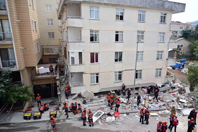 Partial collapse occurs in 7-story building in Istanbul s Maltepe district ISTANBUL, TURKIYE - OCTOBER 8: Search and rescue personnel, including firefighters, AFAD, UMKE, and police teams continue to operate at the site of a partial building collapse in the Cevizli neighborhood of Maltepe district, Istanbul, Turkiye on October 8, 2026. Trapped residents on the unaffected upper floors were evacuated while emergency teams initiated search and rescue efforts beneath the collapsed lower levels. Ten people were rescued alive from the rubble, while officials confirmed two fatalities as of late morning. Serhat Cagdas Anadolu Istanbul Turkey. Editorial use only. Please get in touch for any other usage.  Copyright: x2026xAnadoluxSerhatxCagdasx
