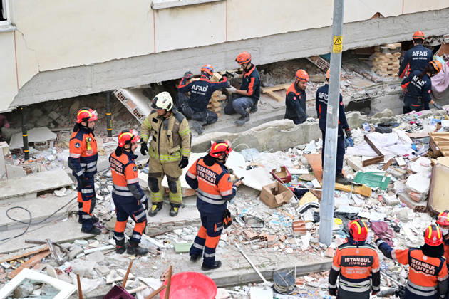 Partial collapse occurs in 7-story building in Istanbul s Maltepe district ISTANBUL, TURKIYE - OCTOBER 8: Search and rescue personnel, including firefighters, AFAD, UMKE, and police teams continue to operate at the site of a partial building collapse in the Cevizli neighborhood of Maltepe district, Istanbul, Turkiye on October 8, 2026. Trapped residents on the unaffected upper floors were evacuated while emergency teams initiated search and rescue efforts beneath the collapsed lower levels. Ten people were rescued alive from the rubble, while officials confirmed two fatalities as of late morning. Serhat Cagdas Anadolu Istanbul Turkey. Editorial use only. Please get in touch for any other usage.  Copyright: x2026xAnadoluxSerhatxCagdasx