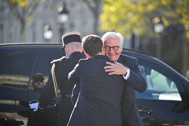 Frank Walter Steinmeier, President of Germany, and President Emmanuel Macron during a ceremony at the Arc de Triomphe in Paris on October 8, 2026, in honor of the state visit of the President of Germany and his wife to France. Christian Liewig Bestimage President Emmanuel Macron and his wife Brigitte Macron welcome Frank Walter Steinmeier, President of Germany and his wife Elke Büdenbender for a ceremony at the Arc de Triomphe in Paris on October 8, 2026, Paris, France  Copyright: xChristianxLiewigx xBestimagexChristianxLiewigx xBestimagex