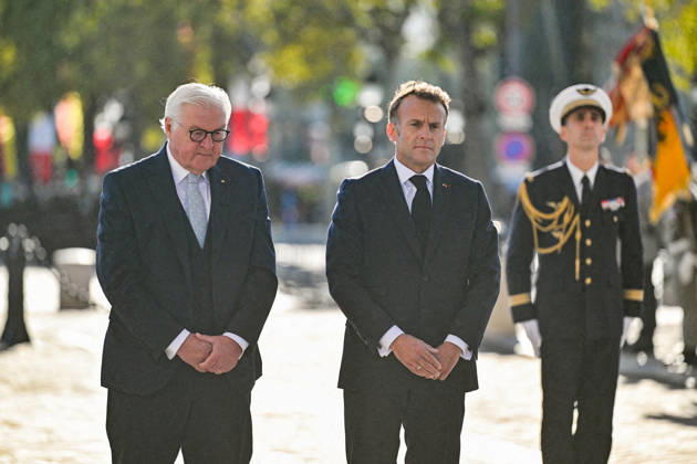 President Emmanuel Macron and Frank-Walter Steinmeier, President of Germany, at a ceremony at the Arc de Triomphe in Paris on October 8, 2026, in honor of the state visit of the President of Germany and his wife to France. Christian Liewig Bestimage President Emmanuel Macron and his wife Brigitte Macron welcome Frank-Walter Steinmeier, President of Germany, and his wife, Elke Büdenbender, for a ceremony at the Arc de Triomphe in Paris on October 8, 2026, Paris, France Copyright: xChristianxLiewigx xBestimagexChristianxLiewigx xBestimagex