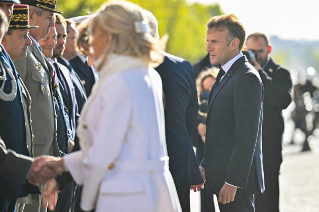 Brigitte Macron and President Emmanuel Macron at a ceremony at the Arc de Triomphe in Paris on October 8, 2026, in honor of the state visit to France by the President of Germany and his wife. Christian Liewig, Bestimage. President Emmanuel Macron and his wife Brigitte Macron welcome Frank-Walter Steinmeier, President of Germany, and his wife, Elke Büdenbender, for a ceremony at the Arc de Triomphe in Paris on October 8, 2026, Paris, France Copyright: xChristianxLiewigx xBestimagexChristianxLiewigx xBestimagex