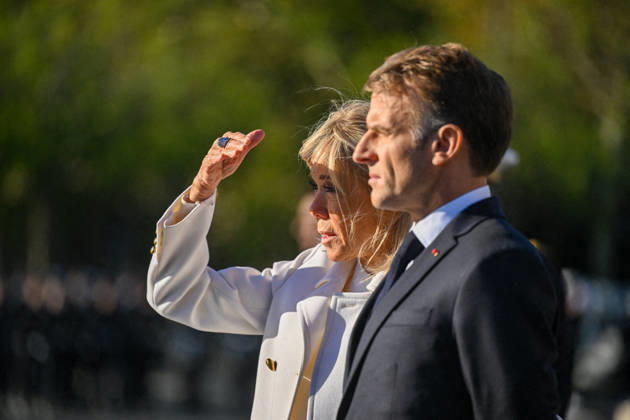 Brigitte Macron and President Emmanuel Macron at a ceremony at the Arc de Triomphe in Paris on October 8, 2026, in honor of the state visit to France by the President of Germany and his wife. Christian Liewig, Bestimage. President Emmanuel Macron and his wife Brigitte Macron welcome Frank-Walter Steinmeier, President of Germany, and his wife, Elke Büdenbender, for a ceremony at the Arc de Triomphe in Paris on October 8, 2026, Paris, France Copyright: xChristianxLiewigx xBestimagexChristianxLiewigx xBestimagex