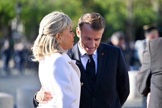 President Emmanuel Macron and Brigitte Macron at a ceremony at the Arc de Triomphe in Paris on October 8, 2026, in honor of the state visit to France by the President of Germany and his wife. Christian Liewig Bestimage President Emmanuel Macron and his wife Brigitte Macron welcome Frank-Walter Steinmeier, President of Germany, and his wife, Elke Büdenbender, for a ceremony at the Arc de Triomphe in Paris on October 8, 2026, Paris, France  Copyright: xChristianxLiewigx xBestimagexChristianxLiewigx xBestimagex