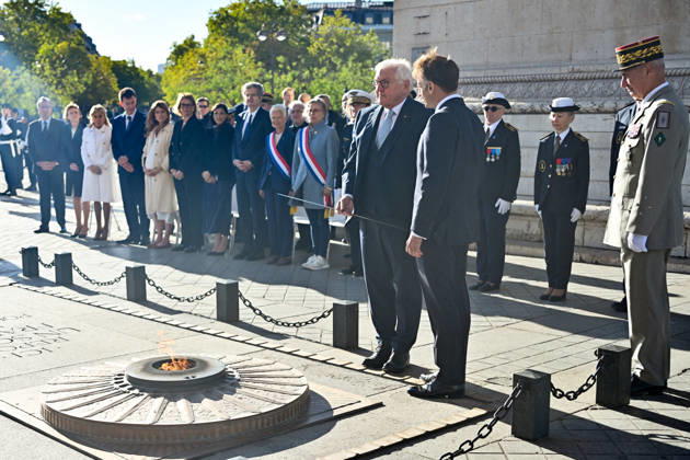 Frank Walter Steinmeier, President of Germany, and President Emmanuel Macron during a ceremony at the Arc de Triomphe in Paris on October 8, 2026, in honor of the state visit of the President of Germany and his wife to France. Christian Liewig Bestimage President Emmanuel Macron and his wife Brigitte Macron welcome Frank Walter Steinmeier, President of Germany, and his wife, Elke Büdenbender, for a ceremony at the Arc de Triomphe in Paris on October 8, 2026, Paris, France Copyright: xChristianxLiewigx xBestimagexChristianxLiewigx xBestimagex