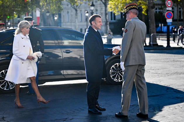 President Emmanuel Macron and Brigitte Macron at a ceremony at the Arc de Triomphe in Paris on October 8, 2026, in honor of the state visit to France by the President of Germany and his wife. Christian Liewig Bestimage President Emmanuel Macron and his wife Brigitte Macron welcome Frank-Walter Steinmeier, President of Germany, and his wife, Elke Büdenbender, for a ceremony at the Arc de Triomphe in Paris on October 8, 2026, Paris, France  Copyright: xChristianxLiewigx xBestimagexChristianxLiewigx xBestimagex