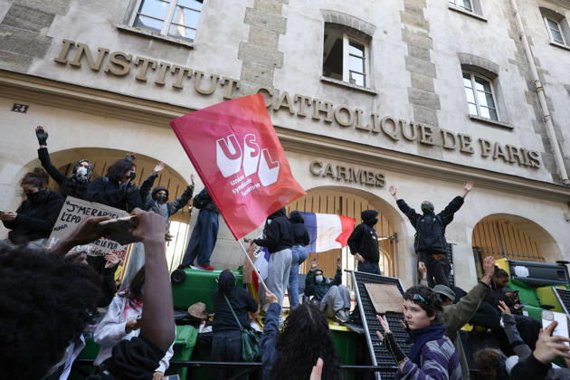Catholic Institute of Paris Blockade - Paris Students blocking campus of Catholic Institute of Paris ( Institut Catholique de Paris ) in Paris, on October 8, 2026 as they continue their protest to demand the hiring of substitute teachers, increased resources, and decent learning conditions. Photo by Raphael Lafargue ABACAPRESS.COM Paris Ile-de-France France  Copyright: xLafarguexRaphael ABACAx