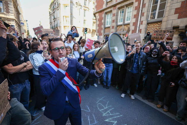 Catholic Institute of Paris Blockade - Paris La France Insoumise - Nouveau Front Populaire s MP Antoine Leaument pictured as students blocking campus of Catholic Institute of Paris ( Institut Catholique de Paris ) in Paris, on October 8, 2026 as they continue their protest to demand the hiring of substitute teachers, increased resources, and decent learning conditions. Photo by Raphael Lafargue ABACAPRESS.COM Paris Ile-de-France France  Copyright: xLafarguexRaphael ABACAx