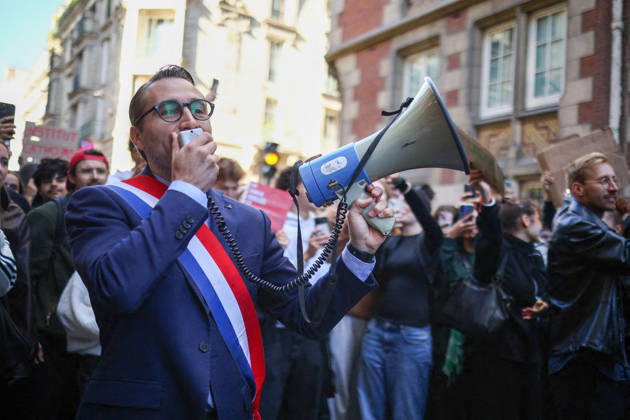 Catholic Institute of Paris Blockade - Paris La France Insoumise - Nouveau Front Populaire s MP Antoine Leaument pictured as students blocking campus of Catholic Institute of Paris ( Institut Catholique de Paris ) in Paris, on October 8, 2026 as they continue their protest to demand the hiring of substitute teachers, increased resources, and decent learning conditions. Photo by Raphael Lafargue ABACAPRESS.COM Paris Ile-de-France France  Copyright: xLafarguexRaphael ABACAx