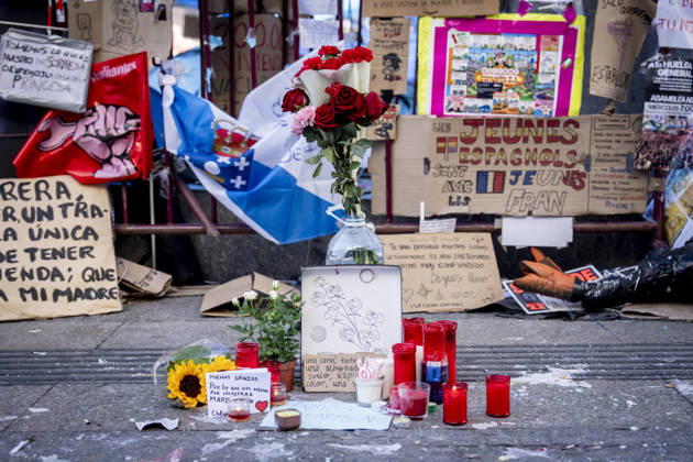 Protesters at Sol Square Stand by Their Demands for Affordable Housing Flowers and candles in tribute to Maricarmen Abascal during the housing protest at Puerta del Sol on October 8, 2026, in Madrid, Spain. The encampment at Sol has spilled over into the square, and the protesters are maintaining their demands against evictions and exorbitant rents. The Official State Gazette (BOE) published yesterday, October 7, the new version of the housing and rent decrees that the Council of Ministers approved the previous day OCTOBER 8, 2026 A Pé Madrid, Madrid, Spain  Copyright: xA.xPÃ rezxMecax 7828176