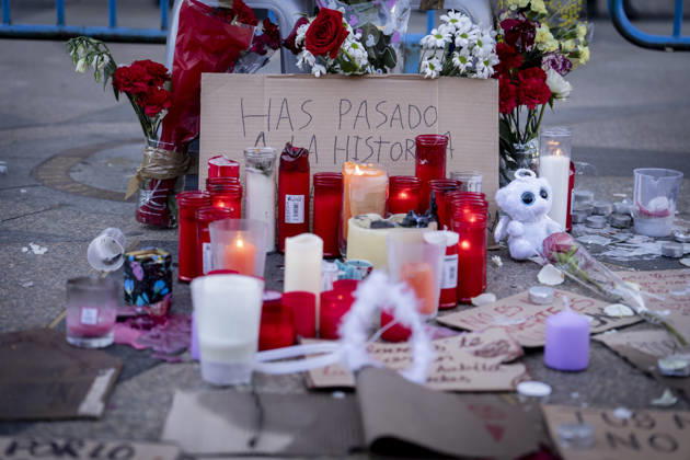 Protesters at Sol Square Stand by Their Demands for Affordable Housing Flowers and candles in tribute to Maricarmen Abascal during the housing protest at Puerta del Sol on October 8, 2026, in Madrid, Spain. The encampment at Sol has spilled over into the square, and the protesters are maintaining their demands against evictions and exorbitant rents. The Official State Gazette (BOE) published yesterday, October 7, the new version of the housing and rent decrees that the Council of Ministers approved the previous day OCTOBER 8, 2026 A Pé Madrid, Madrid, Spain  Copyright: xA.xPÃ rezxMecax 7828179