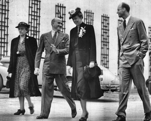 Mrs. Roosevelt Inspects Film Studio - Left to right Miss Melvina Thompson, secretary to Mrs. Roosevelt, Samuel Goldwyn, Mrs. Eleanor Roosevelt, and Jimmy Rosevelt, vice president of Samuel Goldwyn Inc, making the tour of the studio bureaus. Making a personal tour of a film studio on the arm of her picture executive son, James, Mrs. Roosevelt, first lady of the United States, today made the personal acquaintance of the rank and file employers in Samuel Goldwyn Incorporated. March 22, 1939. (Photo by Acme).  Copyright: xAcmex 5513-81307752