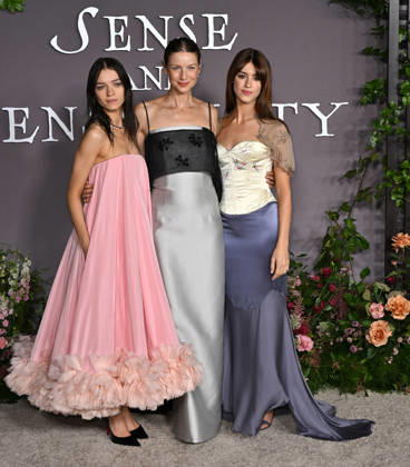 ˜Sense and Sensibility™ Los Angeles Premiere Esme Creed-Miles, Caitriona Balfe and Daisy Edgar-Jones arriving at the Sense and Sensibility Los Angeles premiere held at the United Theatre in Los Angeles, Ca. on October 7, 2026. Los Angeles United Theatre California USA Copyright: xStarbuck xAFF-USA.COMx