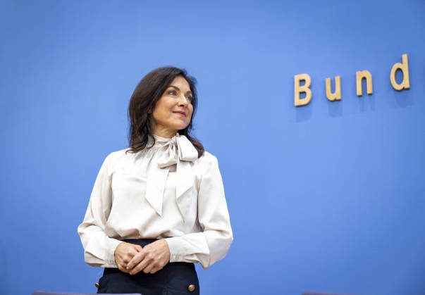Katherina Reiche, Bundesministerin fuer Wirtschaft und Energie, stellt die Herbstprojektion 2026 der Bundesregierung im Rahmen einer Bundespressekonferenz vor, in Berlin, 08.10.2026. Berlin Deutschland Copyright: xYonaxElsnerx