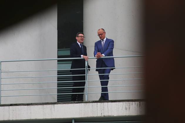 Berlin, Deutschland, 08.10.2026: Bundeskanzleramt: Empfang des Premierministers von Großbritannien: Andrew Andy Burnham und Bundeskanzler Friedrich Merz (CDU) bei Vier-Augen-Gespräch auf der Terrasse. Copyright: xdtsxNachrichtenagenturx dts_137574