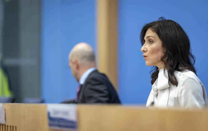 Katherina Reiche, Bundesministerin fuer Wirtschaft und Energie, stellt die Herbstprojektion 2026 der Bundesregierung im Rahmen einer Bundespressekonferenz vor, in Berlin, 08.10.2026. Berlin Deutschland Copyright: xYonaxElsnerx