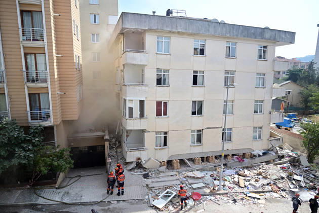 Partial collapse occurs in 7-story building in Istanbul s Maltepe district ISTANBUL, TURKIYE - OCTOBER 8: Search and rescue personnel, including firefighters, AFAD, UMKE, and police teams, operate at the site of a partial building collapse in the Cevizli neighborhood of Maltepe district, Istanbul, Turkiye on October 8, 2026. Trapped residents on the unaffected upper floors were evacuated while emergency teams initiated search and rescue efforts beneath the collapsed lower levels. Ten people were rescued alive from the rubble, while officials confirmed two fatalities as of late morning. Serhat Cagdas Anadolu Istanbul Turkey. Editorial use only. Please get in touch for any other usage. Copyright: x2026xAnadoluxSerhatxCagdasx