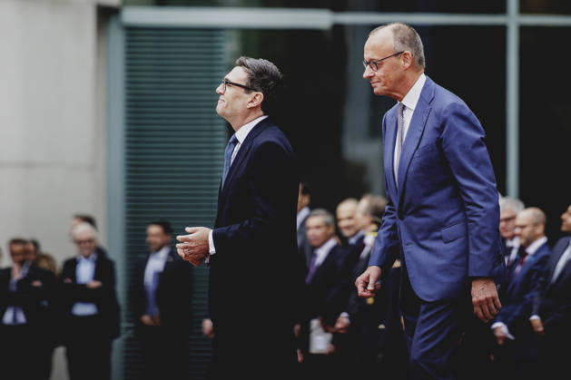 (R-L) Friedrich Merz (CDU), Bundeskanzler, und Andrew Burnham, Premierminister von Grossbritannien, aufgenommen im Rahmen des Empfangs mit Militaerischen Ehren im Bundeskanzleramt in Berlin, 08.10.2026. Berlin Deutschland Copyright: xFlorianxGaertnerx