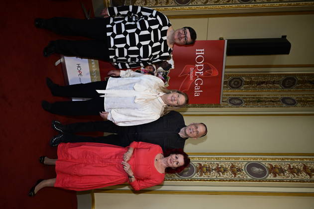 Lea Ackermann, Kathy Kelly, Stefan Hippler und Viola Klein beim Pressegespräch und Präsentation des 16. HOPE-Award zur 18. HOPE-Gala Dresden im Schauspielhaus Dresden. Dresden, 08.10.2026 Copyright: xMatthiasxWehnertx